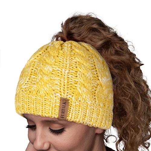 24 Best Ponytail Beanies & Winter Hats With Ponytail Hole