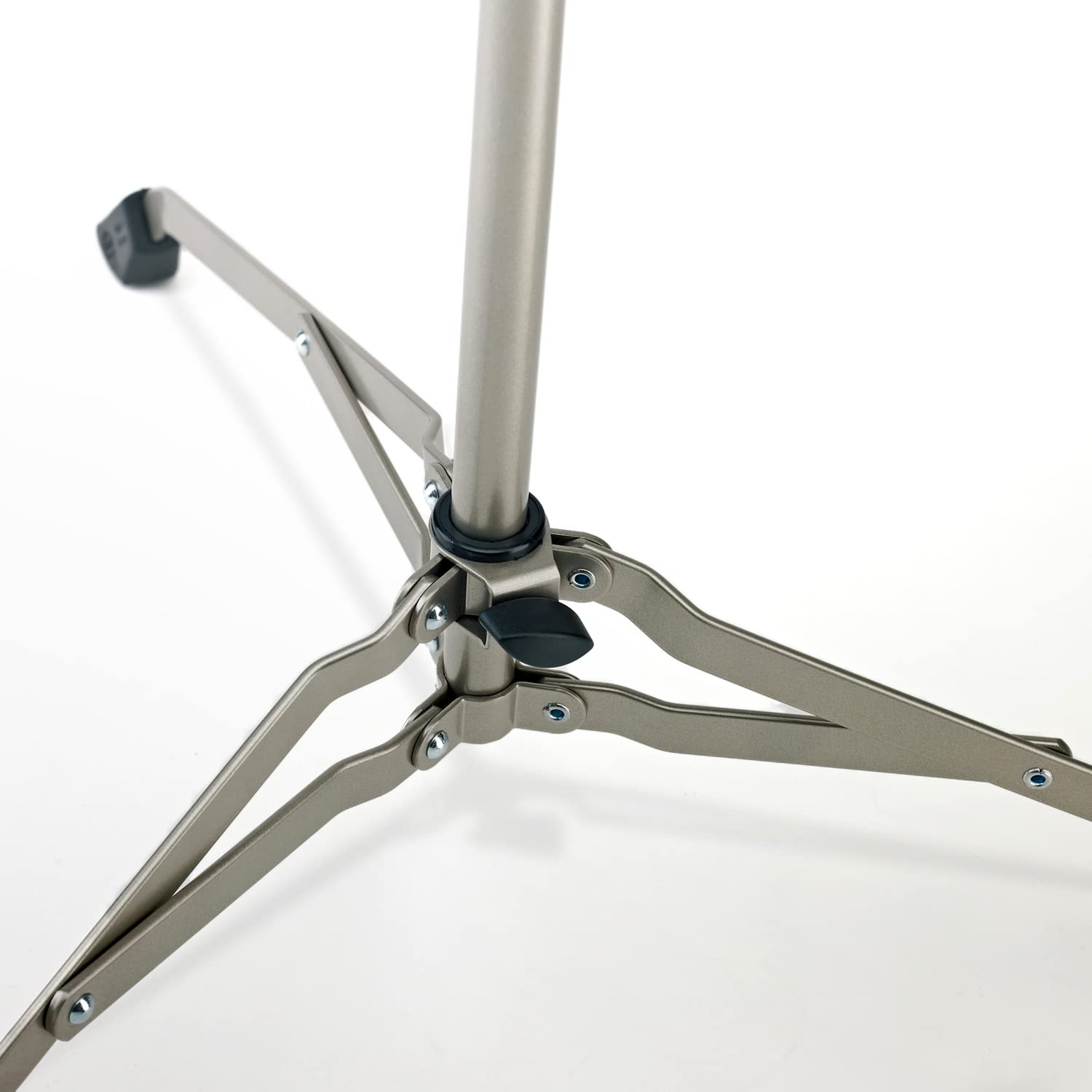 K&M 107 Leggio color nickel - Leggio per spartiti estensibile 67,5 - 147 cm - base e appoggio metallico pieghevole