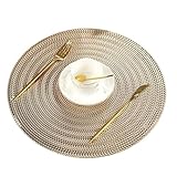 Le design élégant en relief ajoute une touche à votre table de salle à manger.