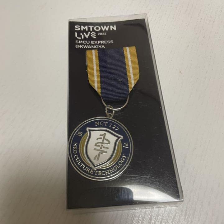 Amazon.co.jp: ヘチャン NCT DREAM SMTOWN SMCU エンブレムバッチ