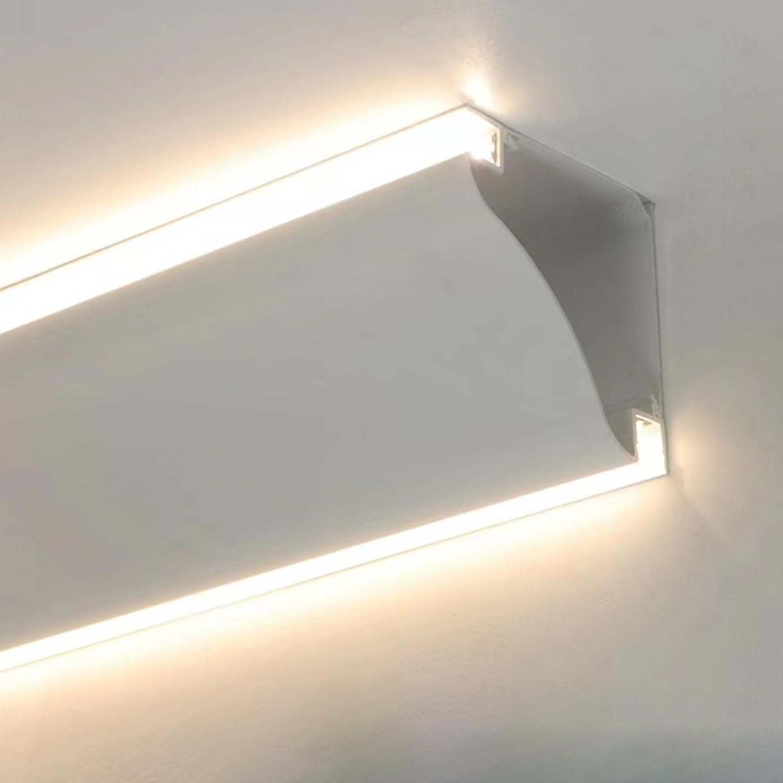 Moulure de corniche lumineuse pour sublimer votre décoration murale de salon