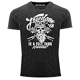 Benzin im Blut? Cooles gewaschenes Shirt im Vintage Look mit Biker Spruch: Freedom is a full Tank kombiniert mit ausgefallenem und orginellem Motiv: Totenkopf, Retro-Helm und Motorteile. Ein absoluter Schmankerls fürs Biker Herz und ein tolles Geschenk.