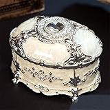 Hergestellt aus strapazierfähigem Kunstleder und hält Ihren Schmuck organisiert und bereit zum Tragen.