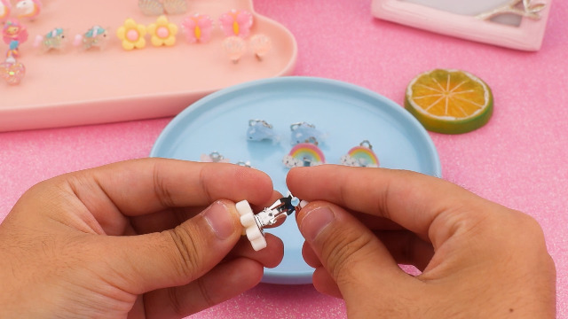 6 Paires Boucles d'Oreilles à Clipser avec 12 Coussinets, Papillon Arc-En-Ciel Fleur Licorne pour Filles - Cadeaux pour Enfants 6 Paires Boucles d'Oreilles à Clipser avec 12 Coussinets, Papillon Arc-En-Ciel Fleur Licorne pour Filles - Cadeaux pour Enfants