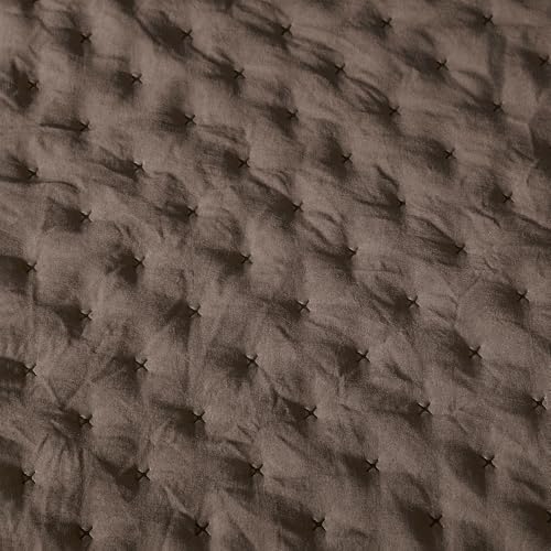 Image of Amazon Basics Brushed Microfiber Quilt Set, Extra Soft with Natural Texture, 3-Piece, Queen /Full, Brown