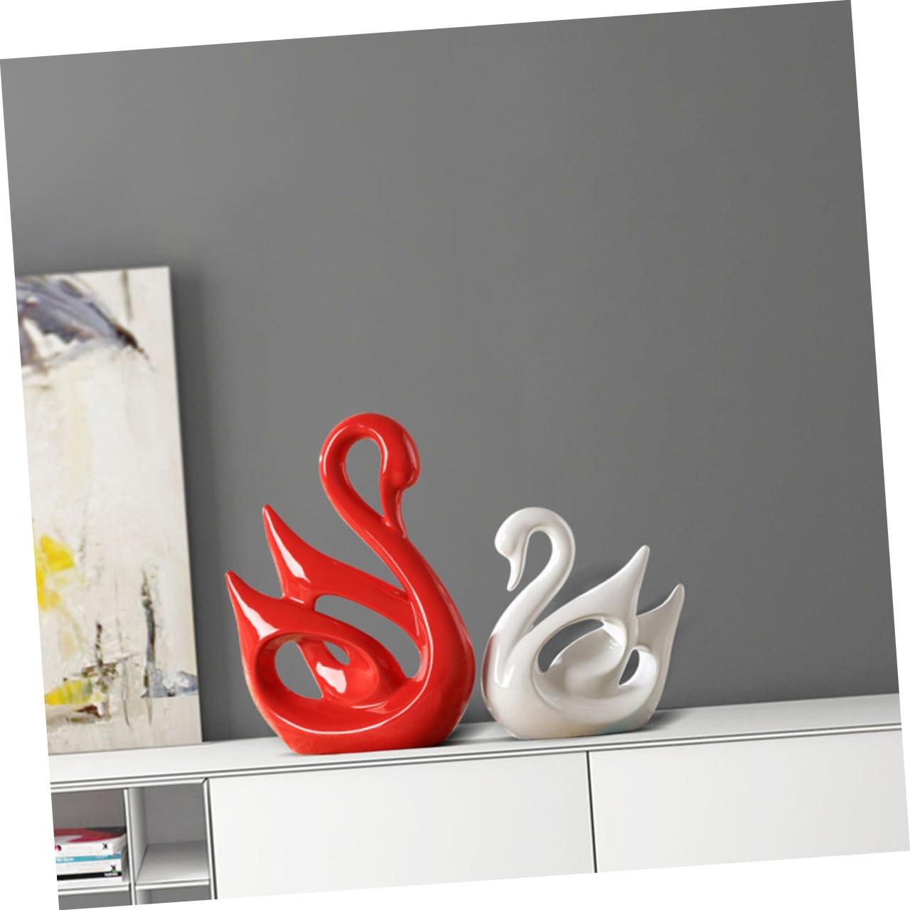 Housoutil 2 Stück Keramik Schwan Paar Skulpturen Rot Weiß Minimalistische Wohnzimmerdekoration Romantische Wohndeko für Paare und Hochzeit Glatte Oberfläche Geschenkidee