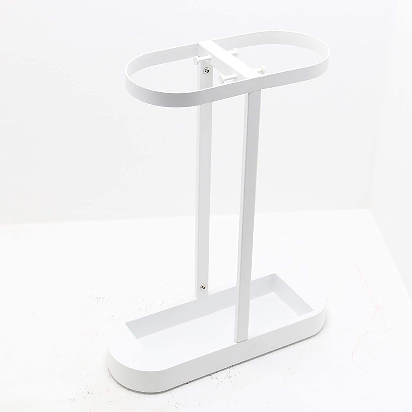 Porte-parapluie design blanc aux lignes épurées pour sublimer le style de votre vestibule