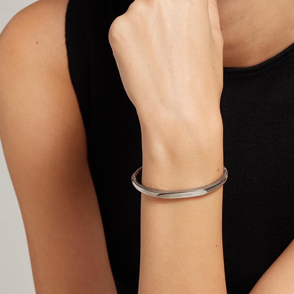 Calvin Klein Bangle Armband für Damen Kollektion FACETED aus Edelstahl - Erhältlich in Silber oder Gold Version