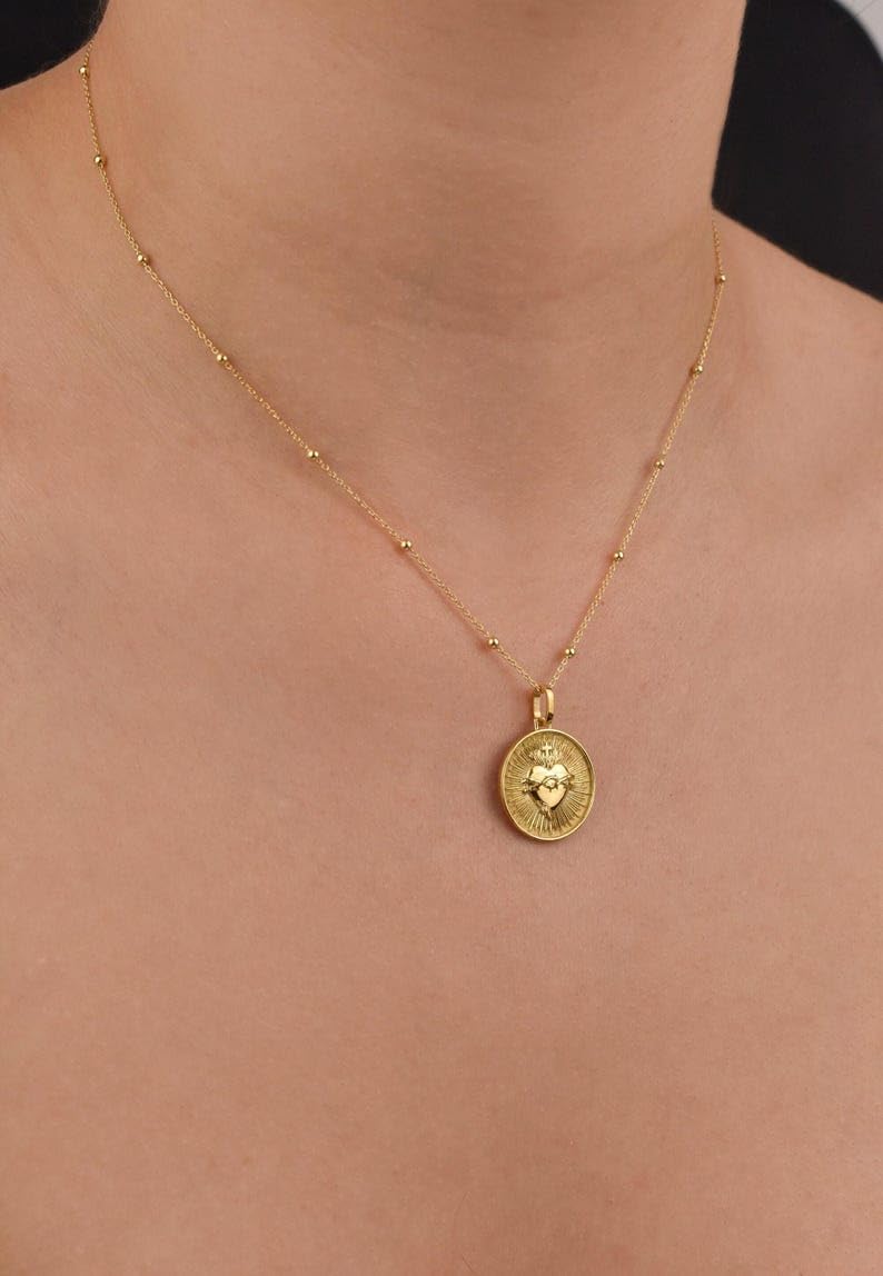 LKBEADS Collana in argento sterling 925 da 24 mm | catena da 18 pollici | Sacro Cuore di Gesù per donne | gioielli cattolici del Sacro Cuore | catena satellitare | placcatura in oro | 00419