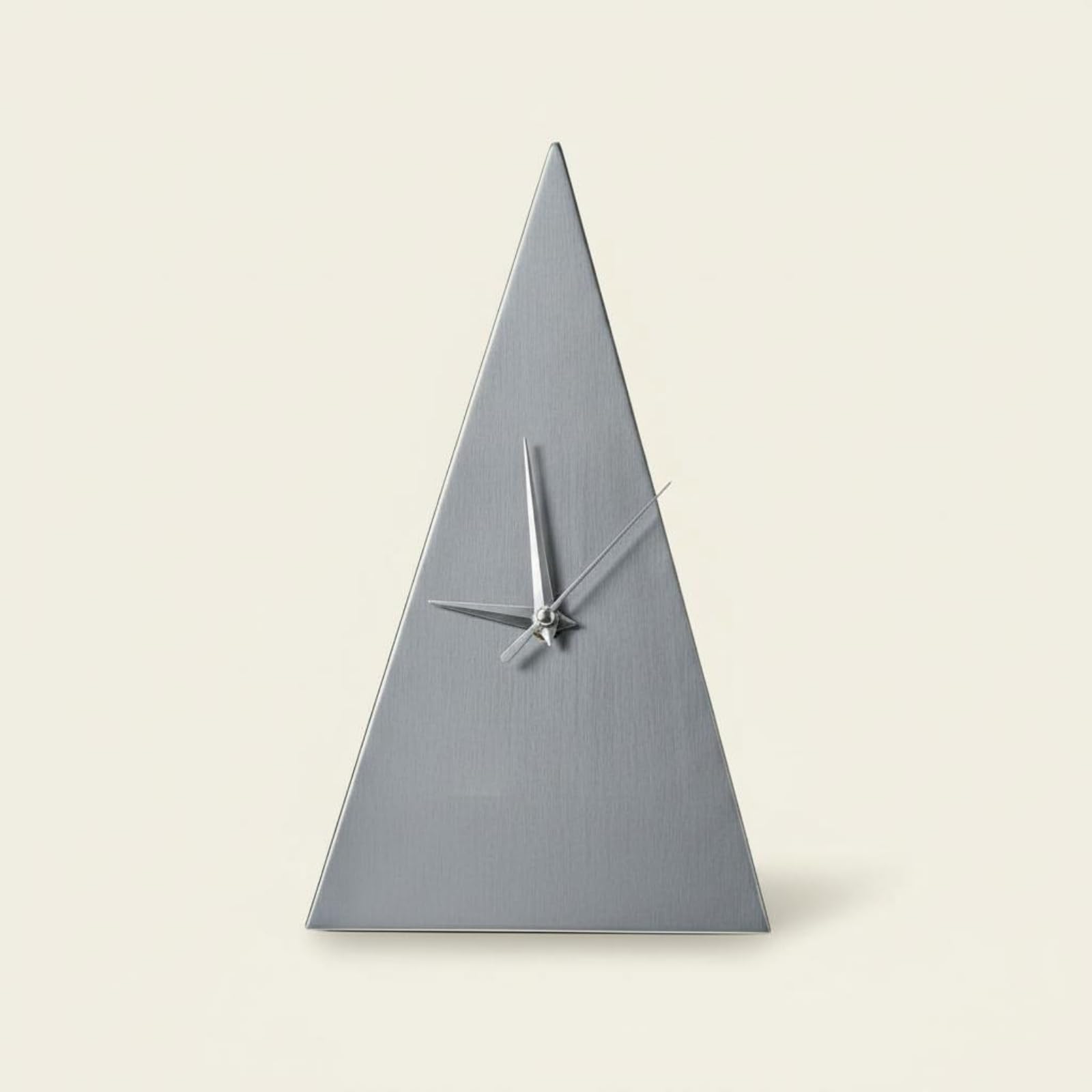 Metall Tischuhr europäischer Stil Standuhr poliert Metall-Standuhr für Wohnzimmer, Musterzimmer, S Triangle Mirrored