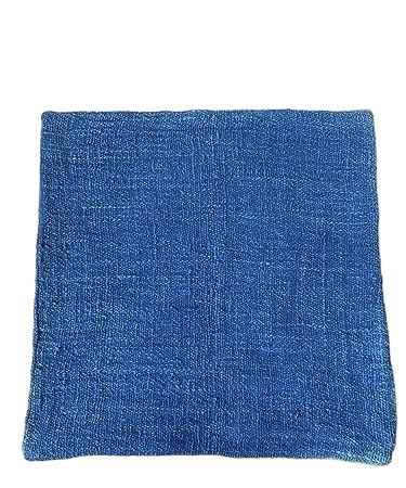 Coussin tissé à la main et teint naturellement : l'âme de l'artisanat de Bali chez vous