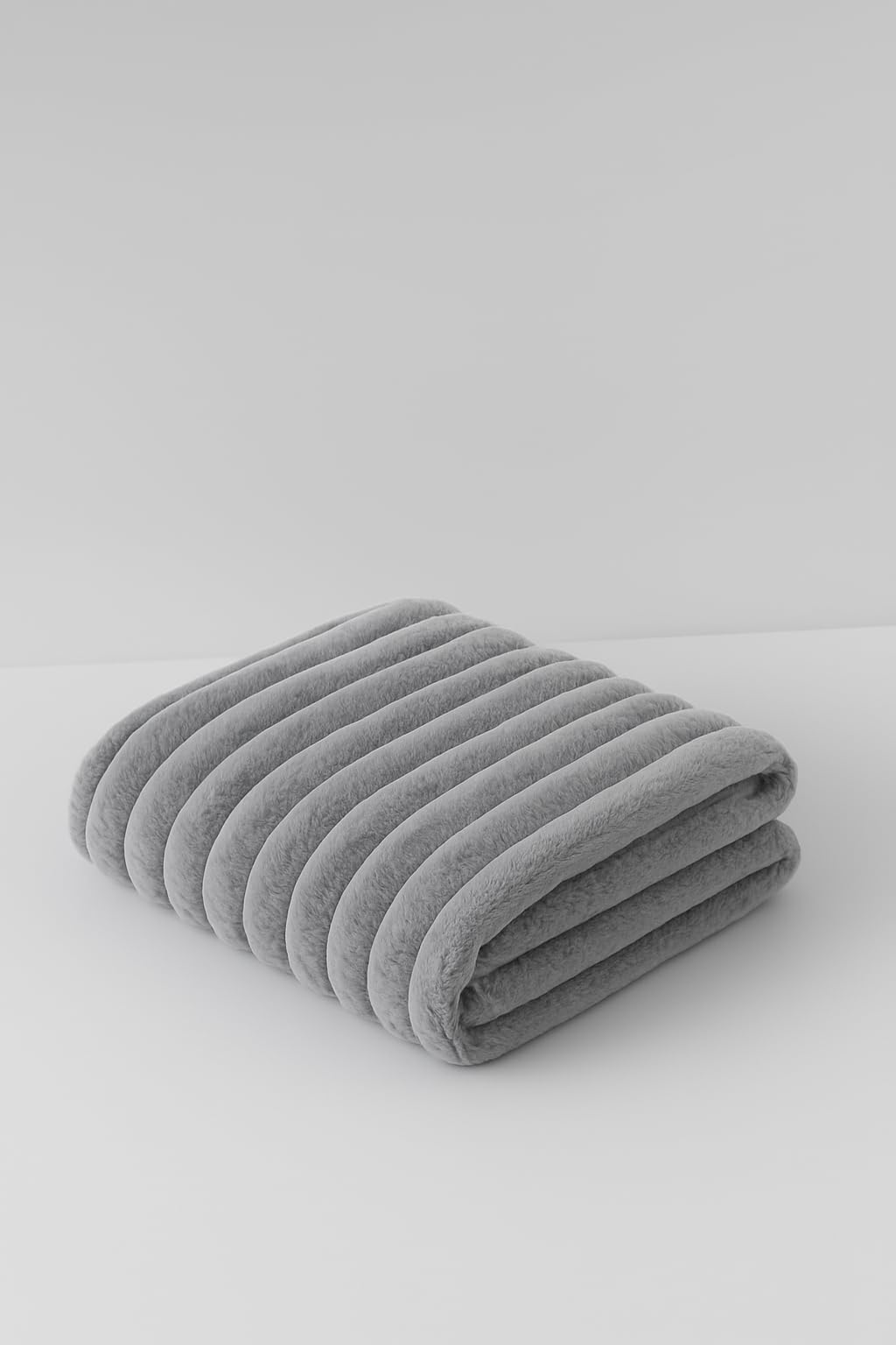 Chunky Ribbed Faux Fur Throw Blanket Silver Grey