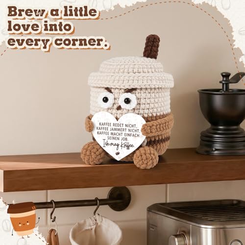 Juratar Geschenk für Kollegen & Kaffeeliebhaber – Lustige Häkel-Kaffeetasse Originelle Schreibtisch Gadget für das Büro – Jobwechsel Abschiedsgeschenk Kollegen Geburtstag