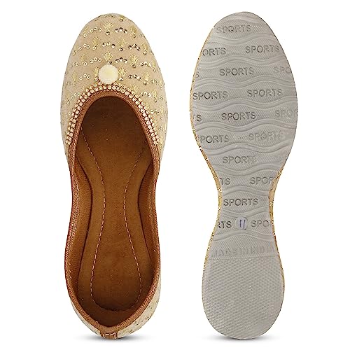 Image of Designer Fabric Women's Alluring Punjabi Jutti