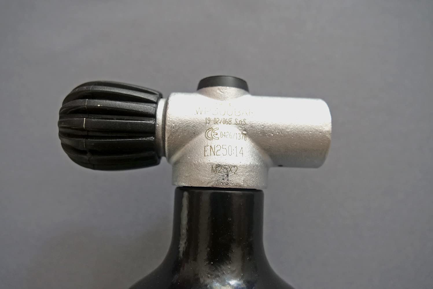 Bouteille de plongée 3 litres 300 bar complète avec valve noire M25x2