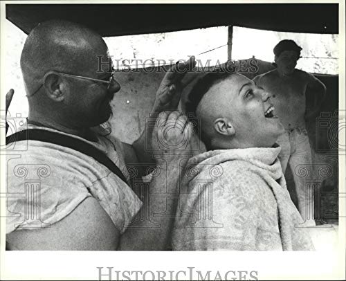 Historic Images - 1990 Press Photo Justin Moore gets Mohawk Haircut During Clark