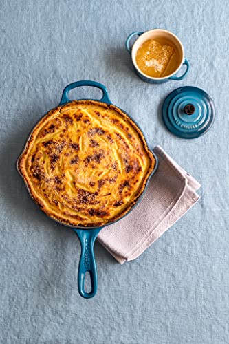 Foto von LE CREUSET Signature Hohe Brat- und Servierpfanne aus Gusseisen, für alle Herdarten und Backöfen, 26 cm, 2 Liter, Deep Teal, 20187266420422