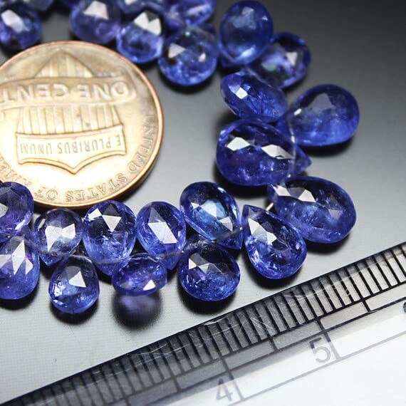 Tanzanite bleu foncé en perle goutte pour vos ateliers de joaillerie fine