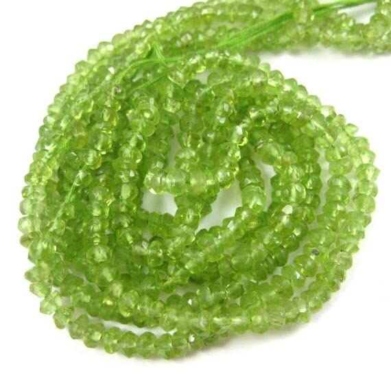 LKBEADS Perydot kamień szlachetny sznurek półszlachetny koralik-100% prawdziwy fasetowany ręcznie szlifowany okrągły koralik - 4,5 mm 33 ¾ cala