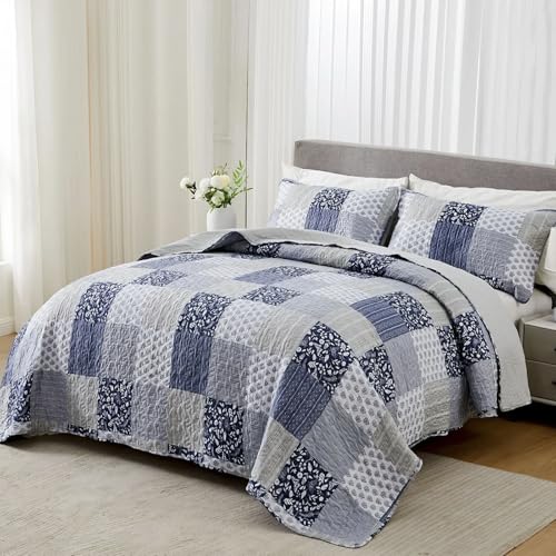VIVILINEN Oversized King Size Quilt Set 128x120 Navy Blue Grey Bedspread Plaid Patchwork Extra Wide Super King Quilted Coverlet Bedding Set 3-Piece Reversible Lightweight Bed Cover Comforter Set