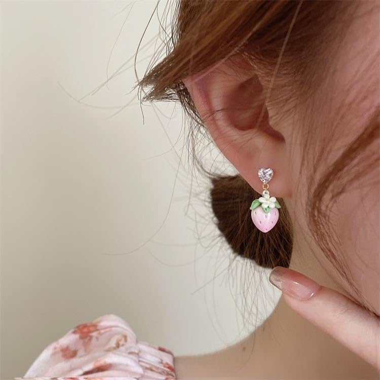 Red Strawberry Earrings 3D Simulation Strawberry Drop Dangle Earrings for Women Cute Acrylic Fruit Earrings Resin Strawberry Stud Earrings for Holiday - Image 4