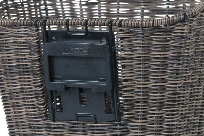 Basil Bremen Rattan Look Fahrradkorb – Vorderrad – Kunststoff-Rattan – abnehmbar – inkl. KF Adapterplatte – Nature Braun