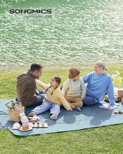 SONGMICS Picknickdecke, 300 x 200 cm, mit 4 Erdankern, groß, Campingdecke, für Park, Garten, Strand, wasserdicht, maschinenwaschbar, faltbar, hellblau mit tropischem Farn GCM310Q03