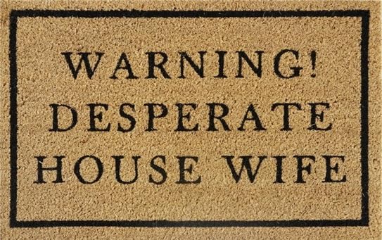 AP Supplies Doormat 60cm x 40cm - 'Warning! Desperate House Wife' - Durable, Non-Slip, Eco-Friendly, Absorbent Coir Mat for Indoor/Outdoor