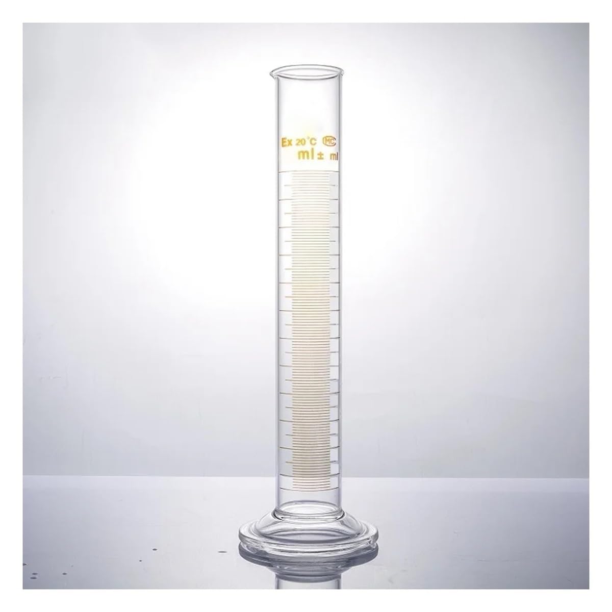 Cristalería de Laboratorio Probeta graduada de 500 ml con pico y base redonda de vidrio. Equipo de laboratorio.