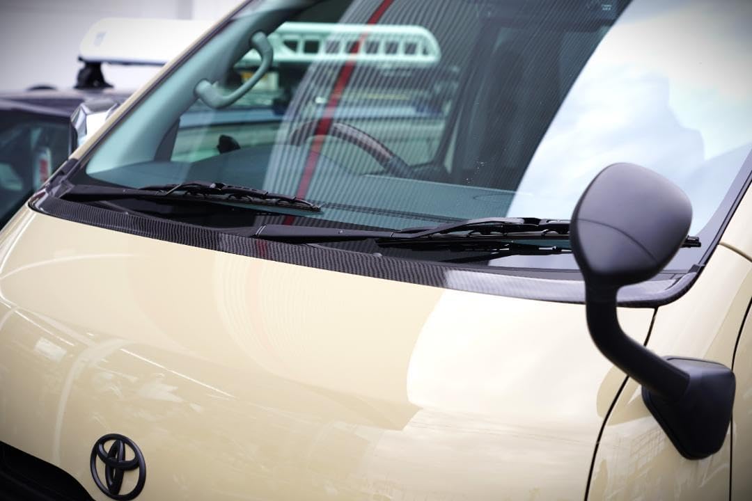 ハイエースV　ブラックカーボン製　ワイパーカウル　200系　1型～現行モデル対応 ハイエースV ブラックカーボン製 ワイパーカウル 200系 1型～現行