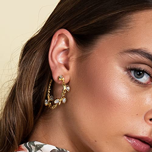 Boucles d'oreilles Lika blanches pendantes et légères