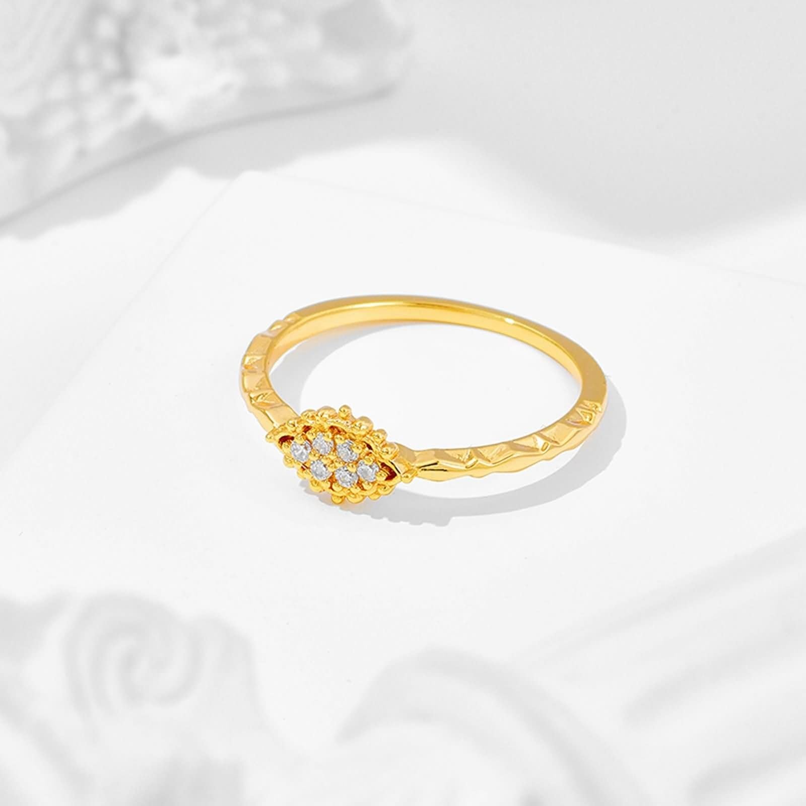 Anillo solitario Au 375/585/750 de oro amarillo con moissanita y flores