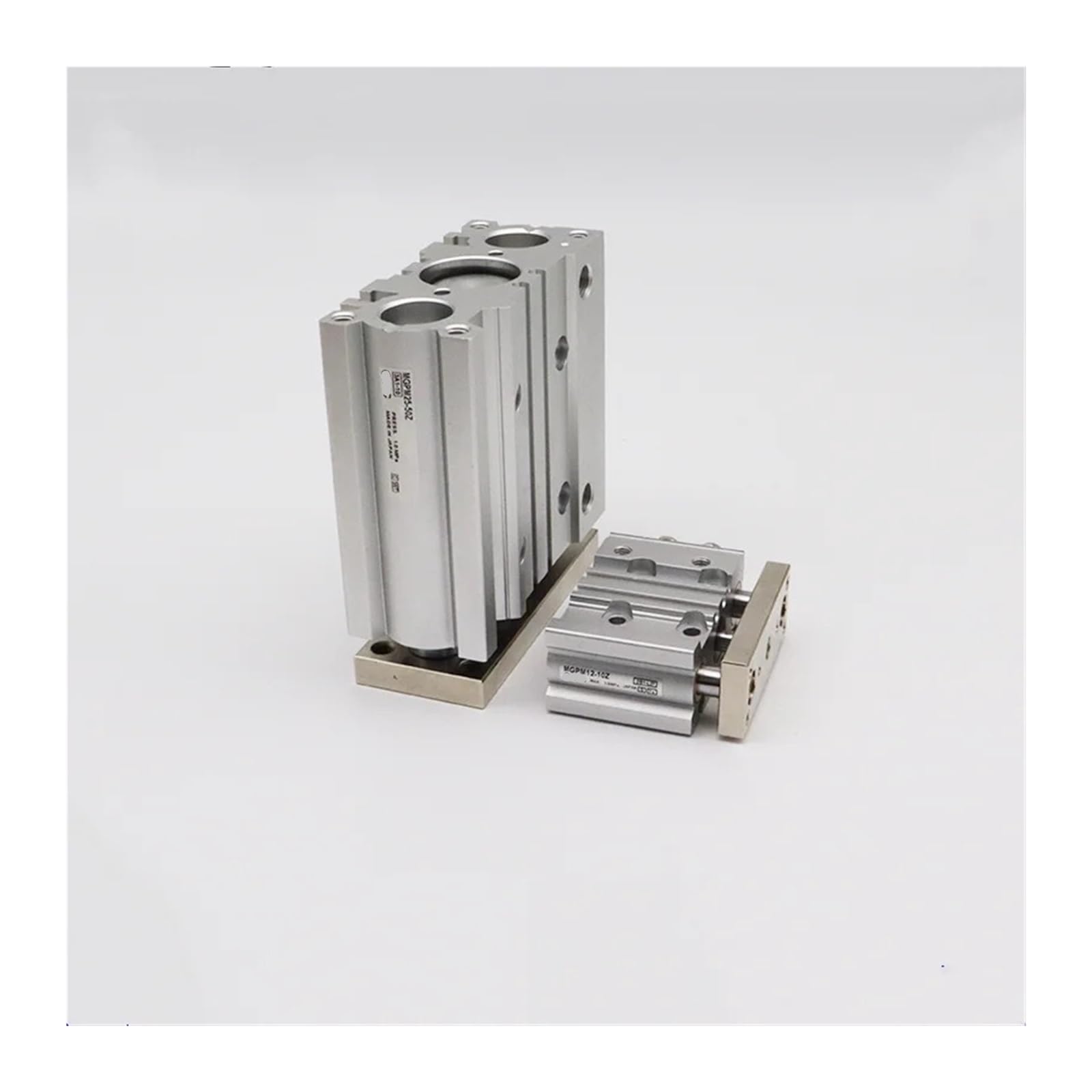 Cilindro neumático guiado SMC MGPM16 con amortiguación para automatización industrial eficiente