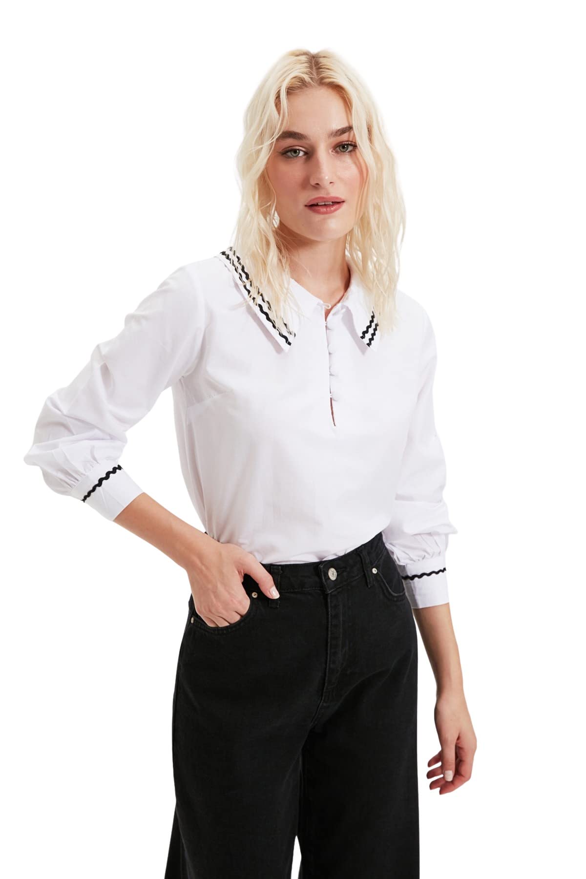 Trendyol FeMan Regular fit Bodycon Shirt Collar Woven Blouse Weiß