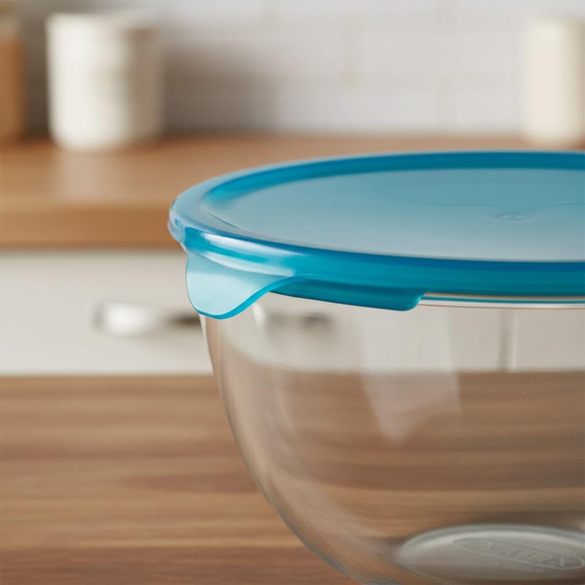 Pyrex Prep & Store 2.2L Mixing Bowl with Lid – Ideal for Meal Prep and Food Storage