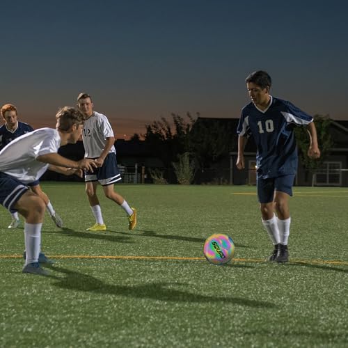 SQUAD Leuchtender Reflektierender Fußball Offizielle Größe 5 Holografisch Leuchtend im Dunkeln Fußball für Drinnen und Draußen - Ideal für Klein & Groß Fußballtraining Nachtspiele