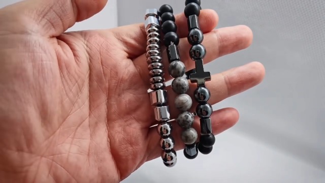 Set de 3 Pulseras para Hombre con Cuentas y Cruz miniatura 7