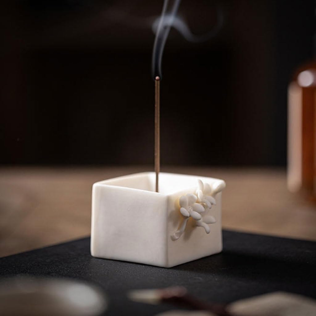 NEBE Conos de Incienso Quemador De Incienso Artesanal con Forma Flor Ciruelo, Un Pequeño Adorno Porcelana Blanca For Uso Doméstico En Mesas Té Interior Quemador de Incienso