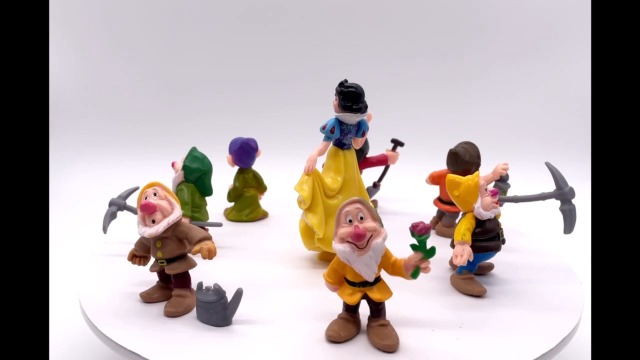 Nesloonp 8 Pièces Blanche-Neige et Les Sept Nains Cake Topper Mini Figures Set Princesses Décorations d'anniversaire Décoration de Gâteau Enfants Décoration de Fête d'anniversaire