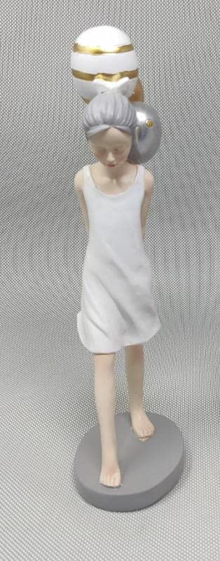 SPARROW DECORS Resin Girl with Balloon On Back | White