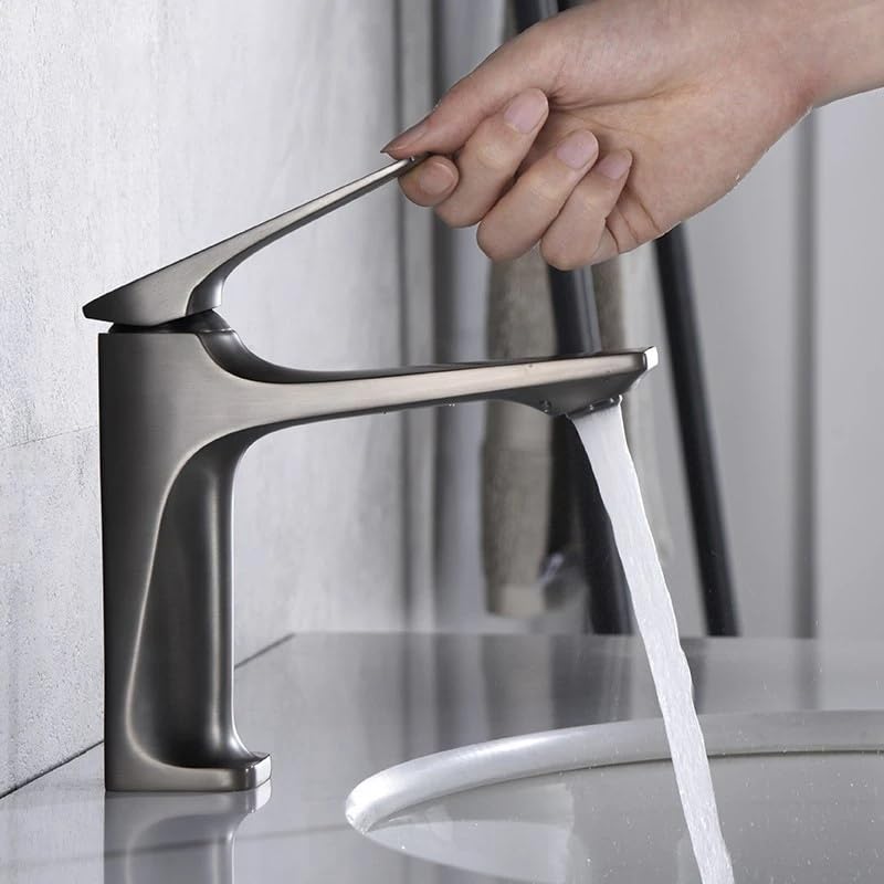 Robinet de lavabo en laiton pour salle de bain moderne chic