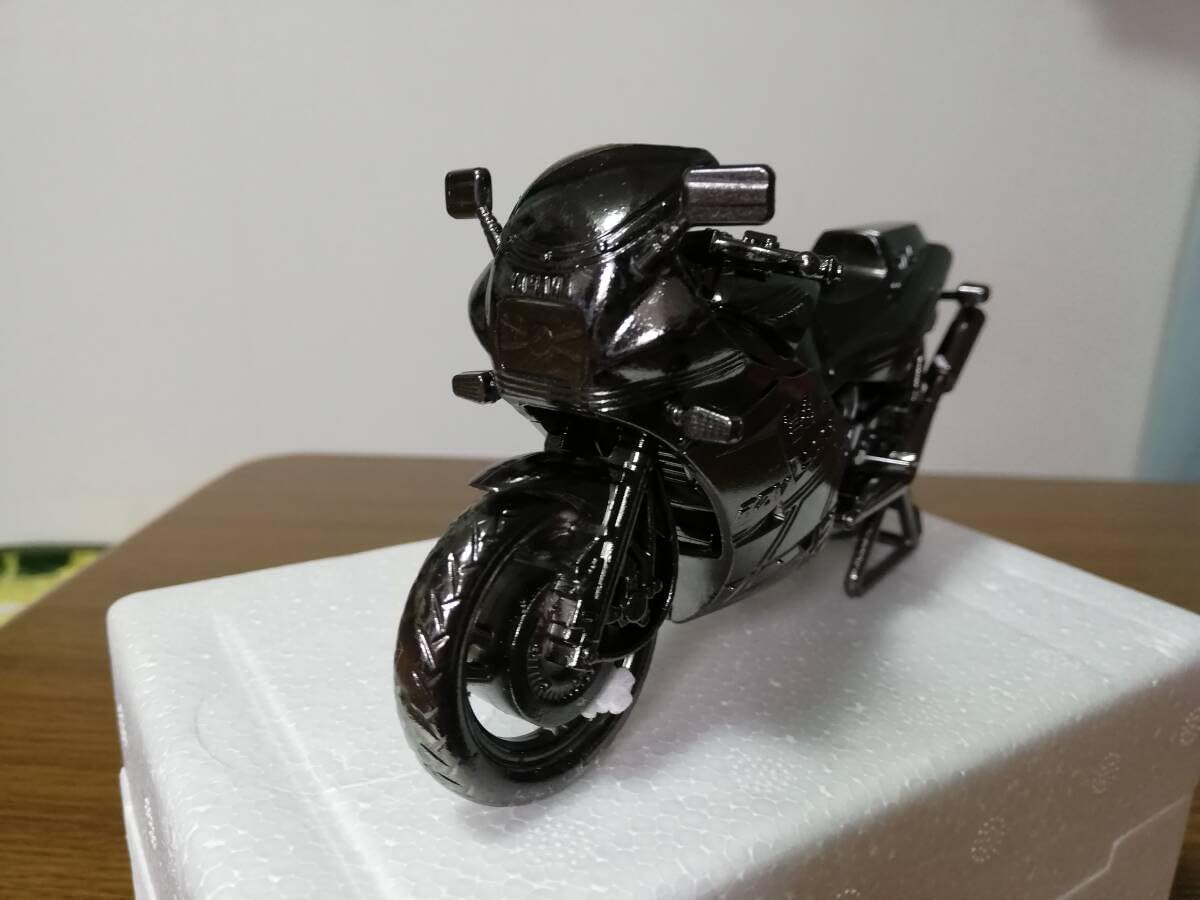世界の名車シリーズ RZV500R 1/12 Amazon.co.jp: YAMAHA RZV 500R(ブラックメッキ) 「世界の名車