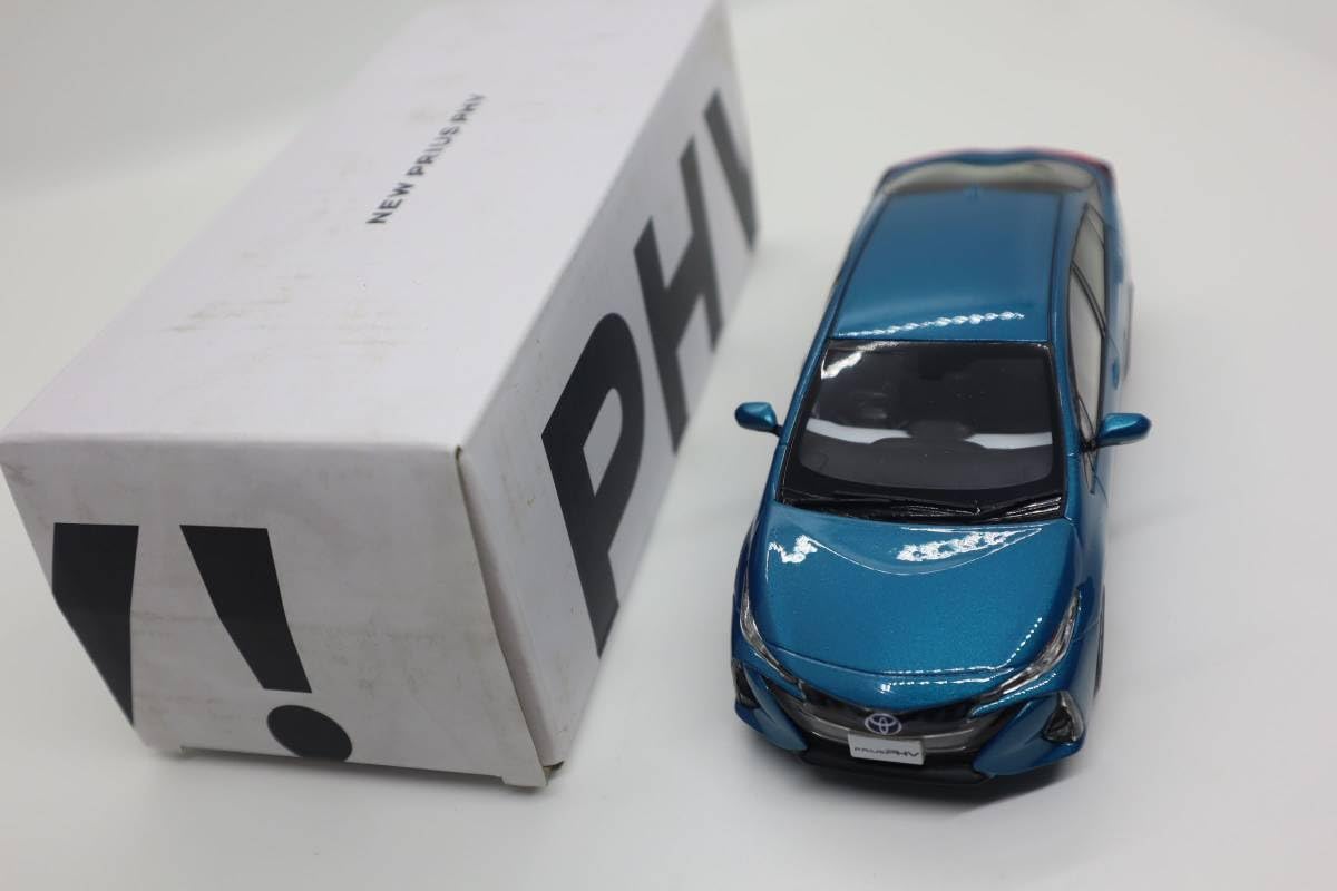 (非売品)トヨタ プリウス PHV 1/30 スピリテッドアクアメタリック Amazon | 1/30 トヨタ 新型プリウスPHV PRIUS PHV カラー