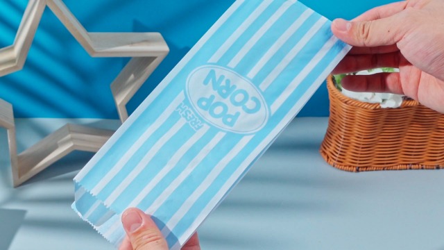 Image of Sherr 1000 Pcs 2oz Blue Popcorn Bags Bulk Retro Stripes Disposable Popcorn Bags for Circus Carnival Party Favors Movie Nights Birthday Party Event Supplies Machine Accessories(Light Blue)