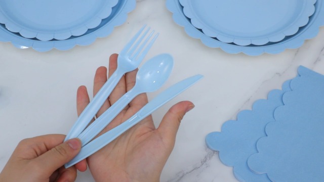 Amazon.com: Xiangqu 25 Set Blue Plates and Napkins Scalloped Light