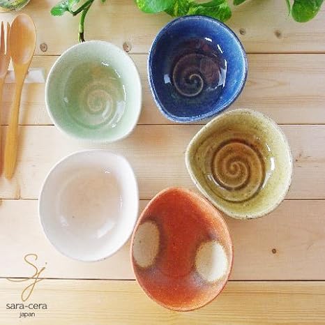 Amazon Co Jp 松助窯 便利なオーバル柿小鉢 5色セット 灰釉ビードロ ひだすき 紺藍ブルー 新緑グリーン 白萩 和食器セット ホーム キッチン