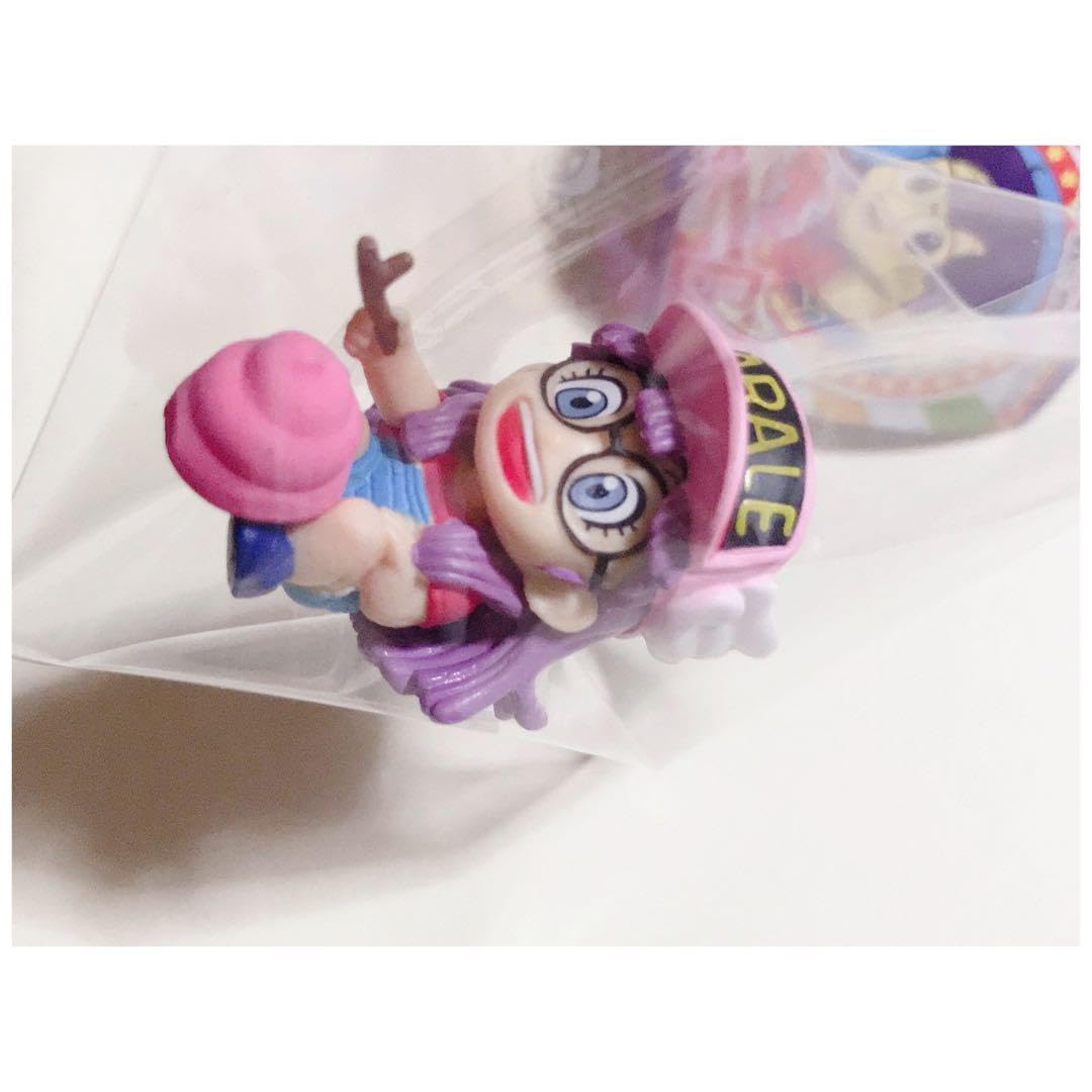 机の上のアラレちゃん アラレちゃん フィギュア ガチャガチャ Dr.スランプ アラレちゃん 鳥山明 ガチャ フィギュア 机の上の