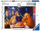 Das 1000 Teile Disney Puzzle Susi und Strolch zeigt die beiden Hunde in der bekanntesten Filmszene des Disney Klassikers. Das Puzzle ist Teil einer liebevoll gestalteten Sammleredition und lässt Disney-Fans aller Altersklassen in Erinnerungen an die bekannten Film-Klassiker schwelgen