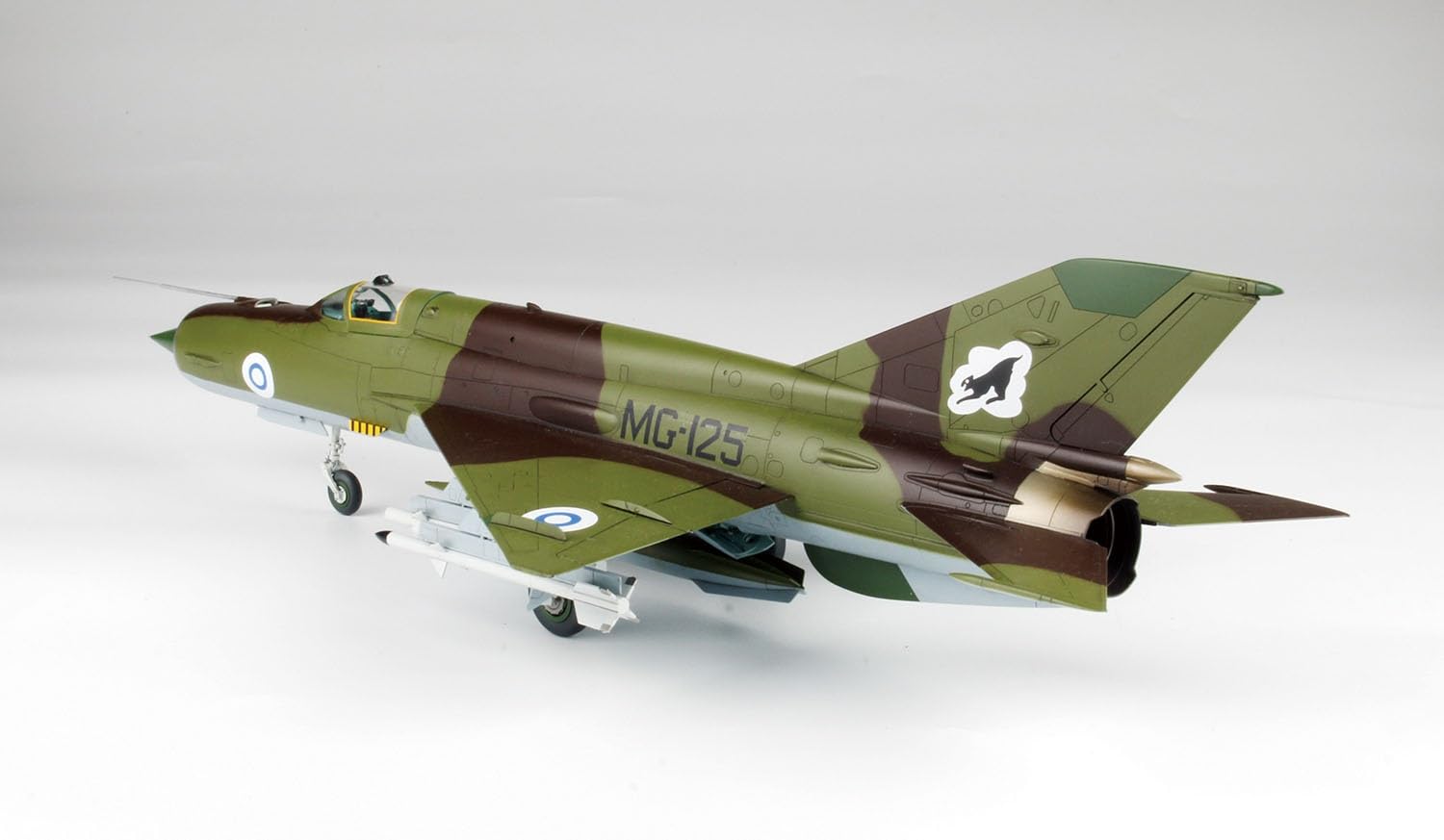 Amazon | プラッツ 1/48 フィンランド MiG-21 bis フィッシュベッド L
