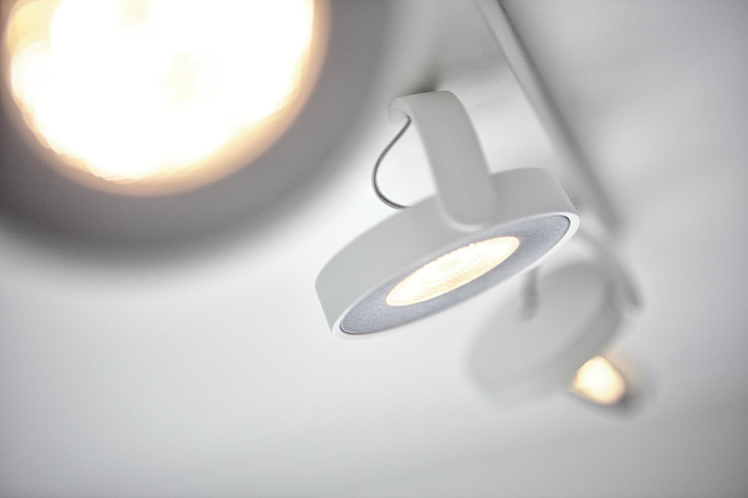 Philips Clockwork Decken-/Wandleuchte 4er Spots, dimmbar WarmGlow, 22W, 2200-2700 K, Weiß, IP20, blendfrei, flimmerfrei